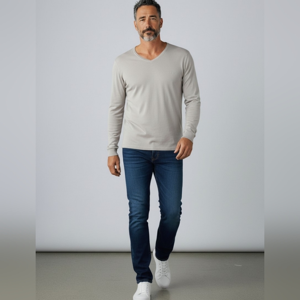 AUTH! Armani V neck Jumper Light Knit Sweater
